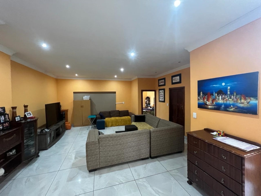 6 Bedroom Property for Sale in Raslouw Gauteng