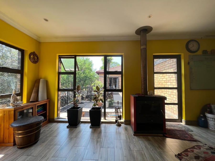 6 Bedroom Property for Sale in Raslouw Gauteng