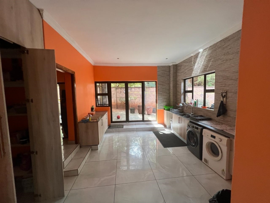 6 Bedroom Property for Sale in Raslouw Gauteng