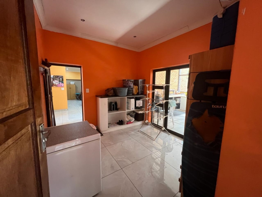 6 Bedroom Property for Sale in Raslouw Gauteng