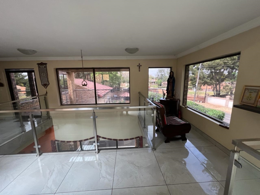 6 Bedroom Property for Sale in Raslouw Gauteng