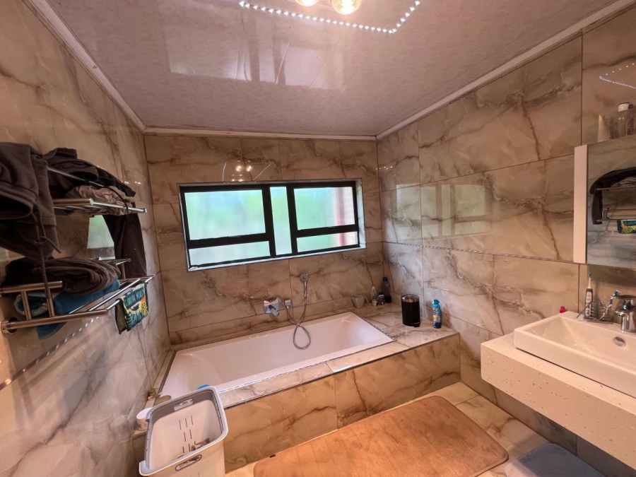 6 Bedroom Property for Sale in Raslouw Gauteng