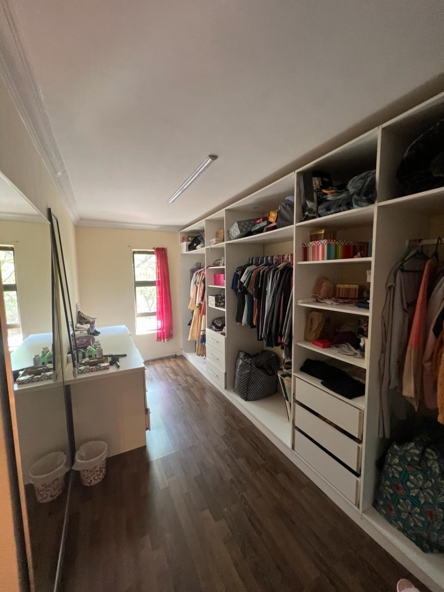 6 Bedroom Property for Sale in Raslouw Gauteng