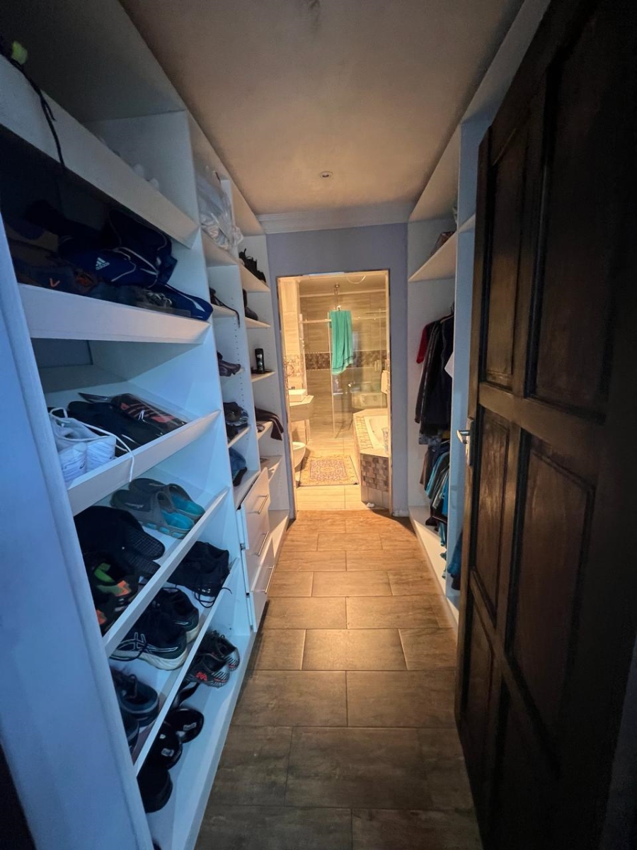 6 Bedroom Property for Sale in Raslouw Gauteng