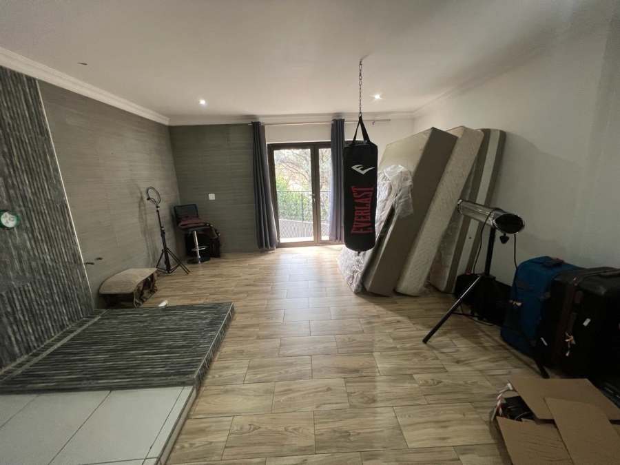 6 Bedroom Property for Sale in Raslouw Gauteng