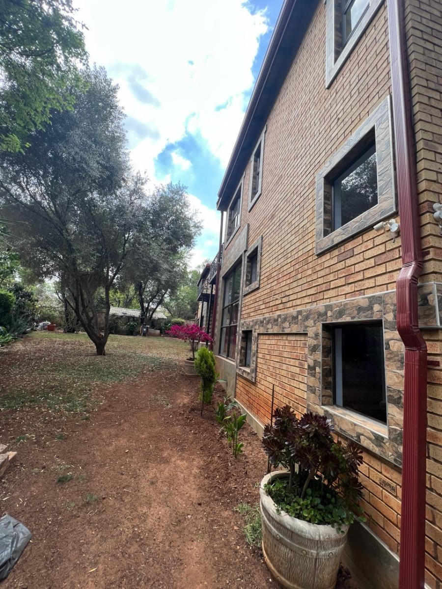 6 Bedroom Property for Sale in Raslouw Gauteng