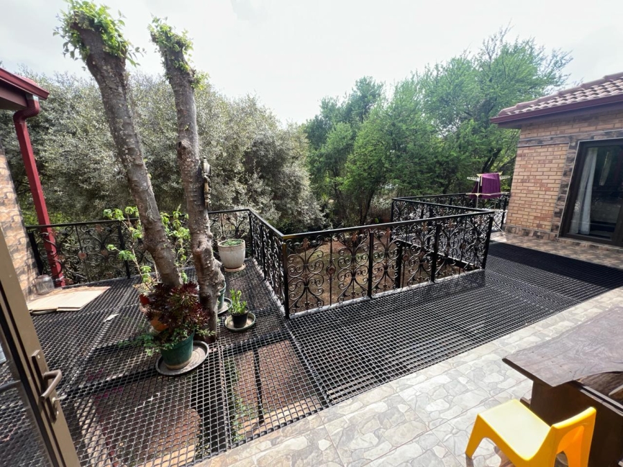 6 Bedroom Property for Sale in Raslouw Gauteng
