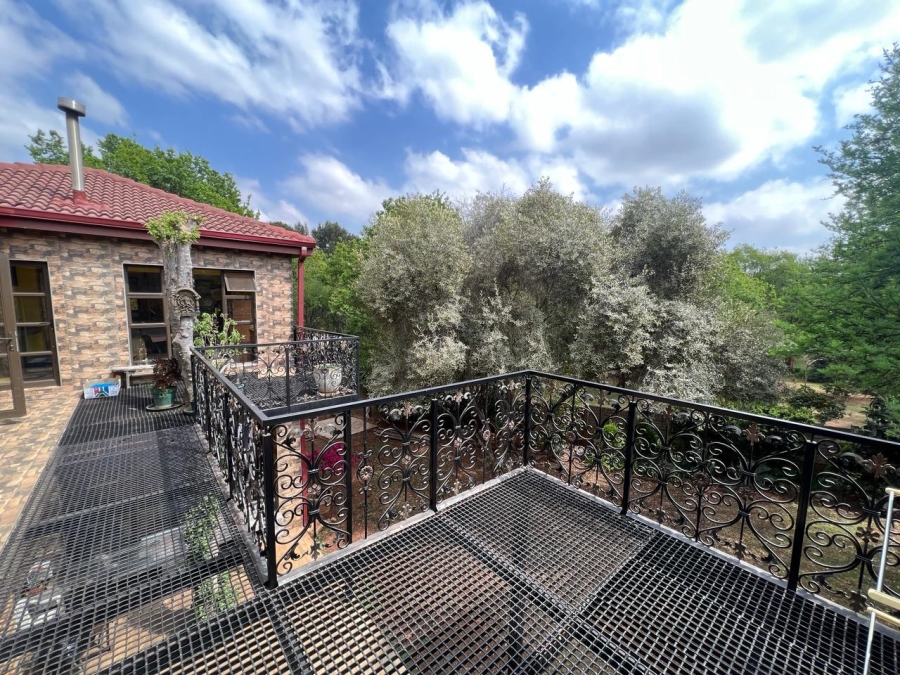 6 Bedroom Property for Sale in Raslouw Gauteng