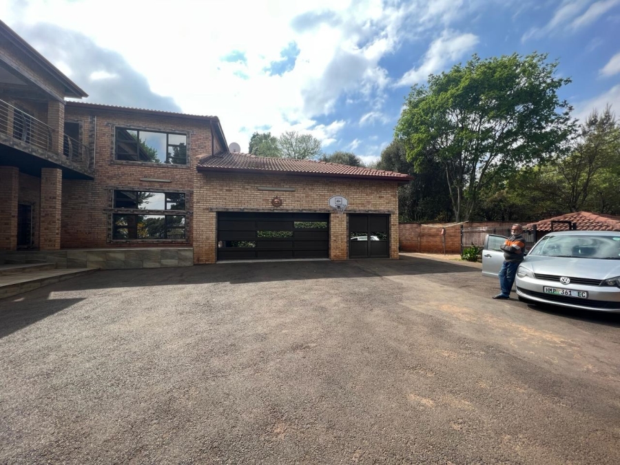 6 Bedroom Property for Sale in Raslouw Gauteng