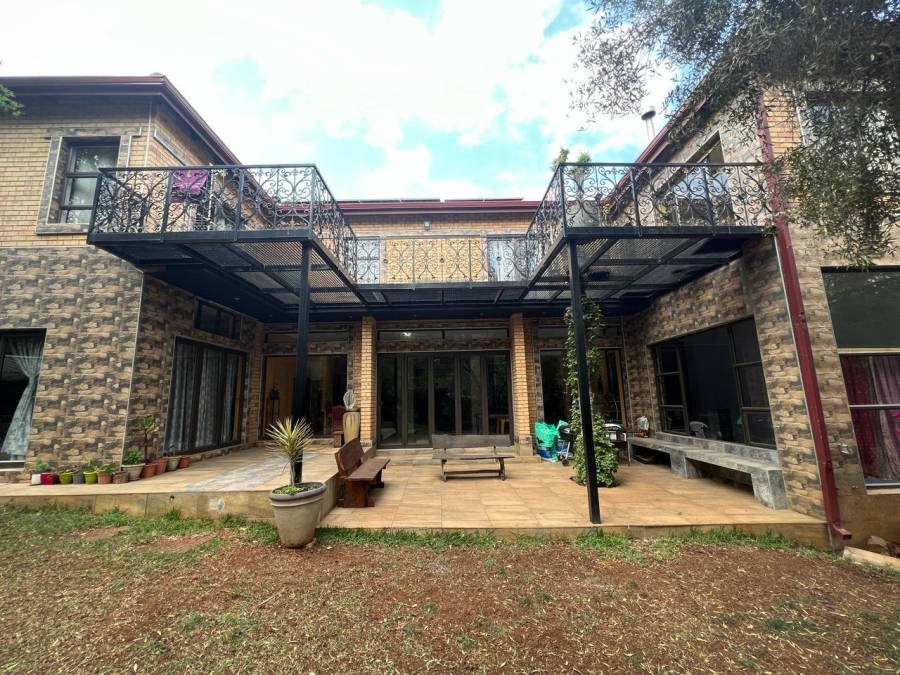 6 Bedroom Property for Sale in Raslouw Gauteng