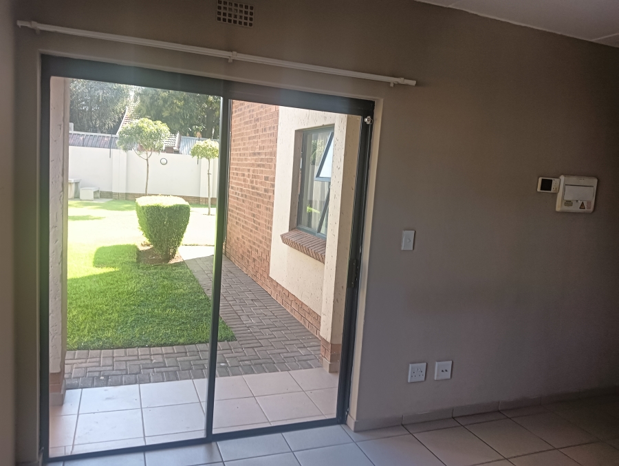 2 Bedroom Property for Sale in Ravenswood Gauteng