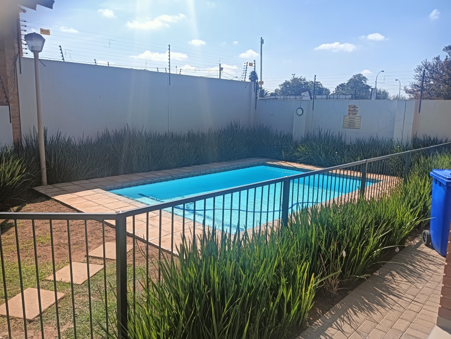 2 Bedroom Property for Sale in Ravenswood Gauteng