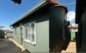 2 Bedroom Property for Sale in Windmill Park Gauteng