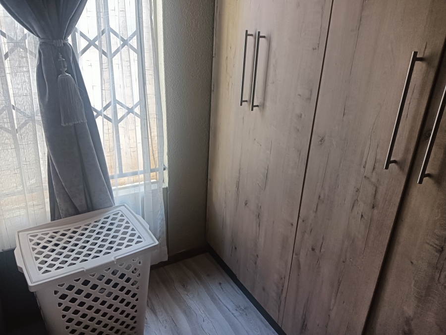 2 Bedroom Property for Sale in Windmill Park Gauteng