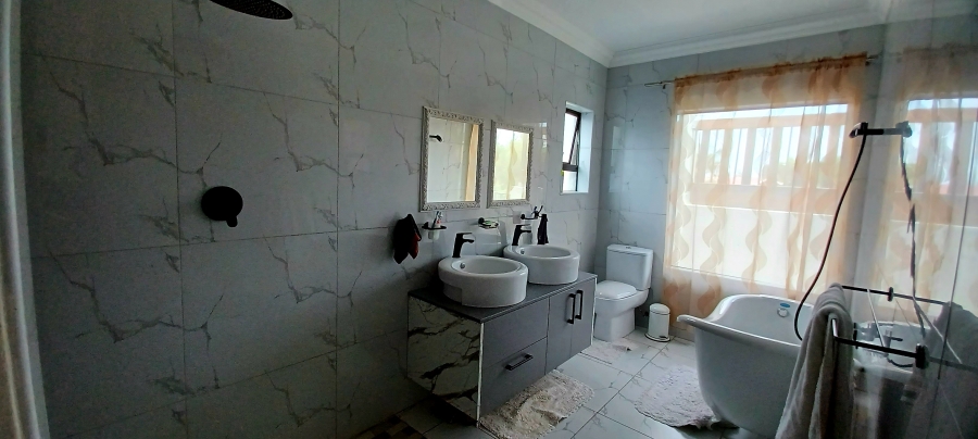 5 Bedroom Property for Sale in Sunair Park Gauteng