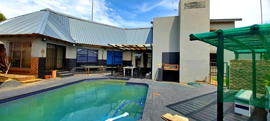 5 Bedroom Property for Sale in Sunair Park Gauteng