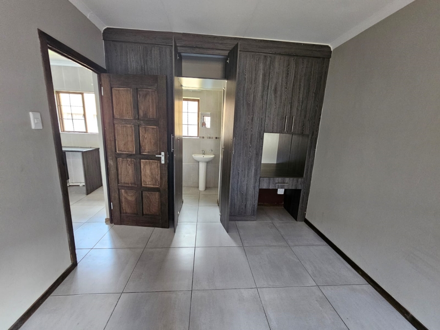 1 Bedroom Property for Sale in Kenleaf Gauteng
