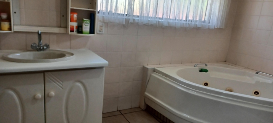 5 Bedroom Property for Sale in Dal Fouche Gauteng