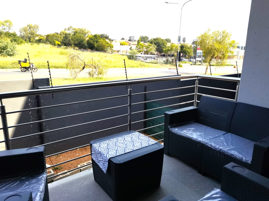 2 Bedroom Property for Sale in Die Hoewes Gauteng