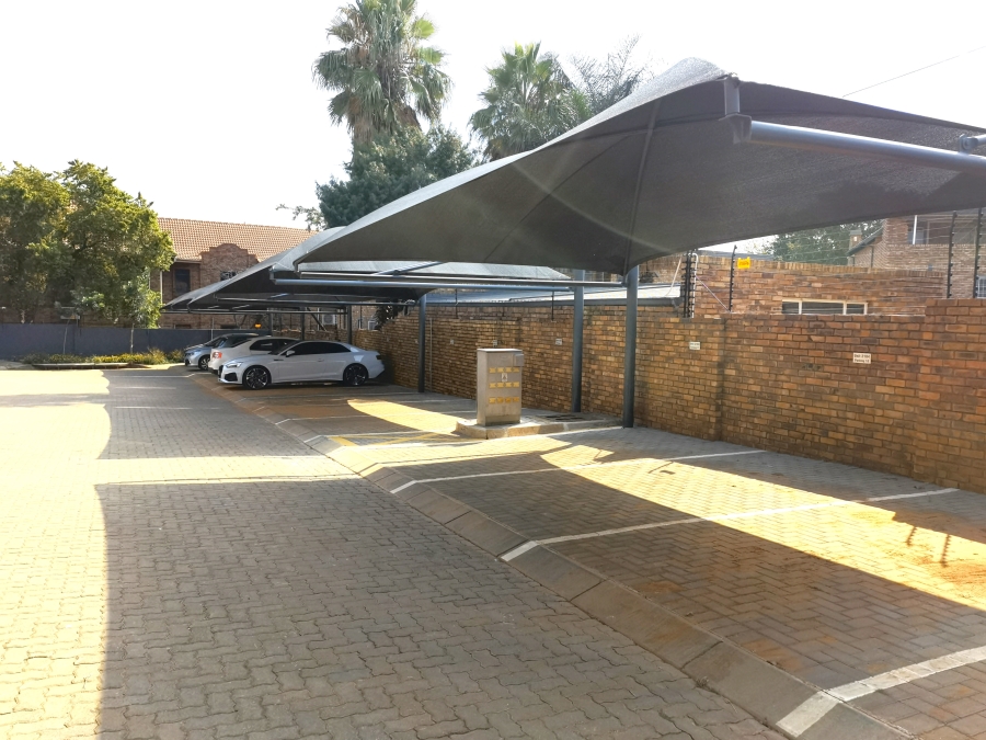 2 Bedroom Property for Sale in Die Hoewes Gauteng