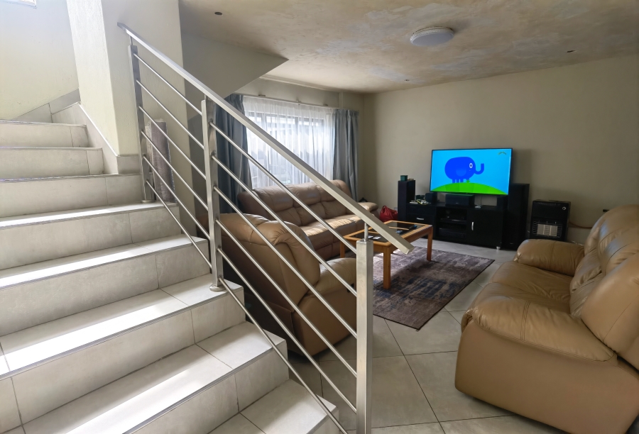 4 Bedroom Property for Sale in Olievenhoutbosch Gauteng