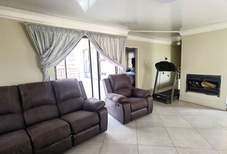 4 Bedroom Property for Sale in Olievenhoutbosch Gauteng