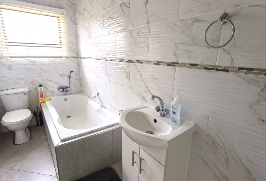 4 Bedroom Property for Sale in Olievenhoutbosch Gauteng