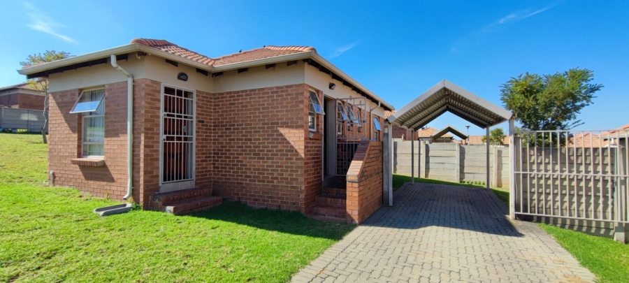 2 Bedroom Property for Sale in Thatch Hill Estate Gauteng