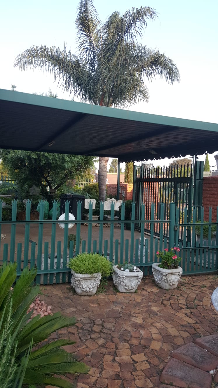 5 Bedroom Property for Sale in Sunair Park Gauteng