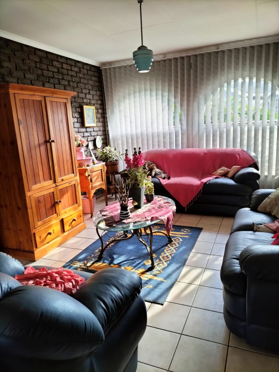 5 Bedroom Property for Sale in Sunair Park Gauteng