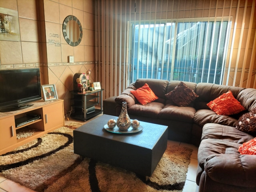 5 Bedroom Property for Sale in Sunair Park Gauteng