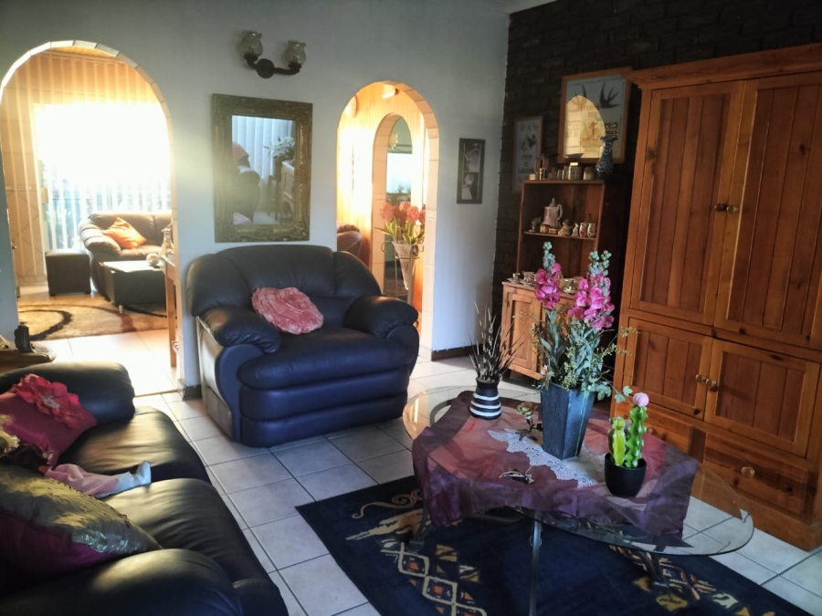 5 Bedroom Property for Sale in Sunair Park Gauteng