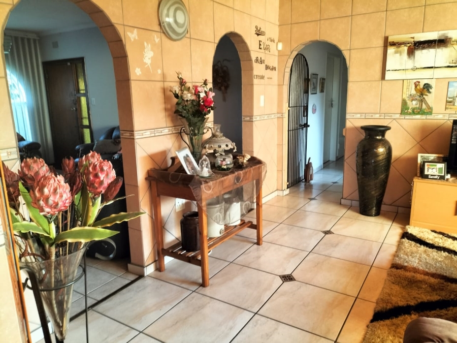 5 Bedroom Property for Sale in Sunair Park Gauteng