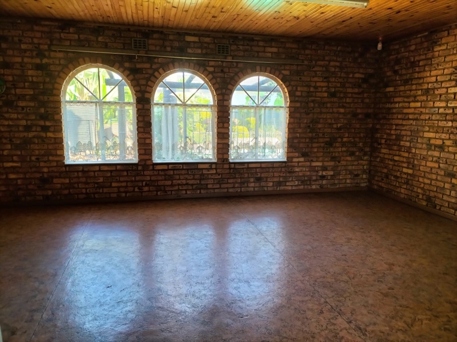 5 Bedroom Property for Sale in Sunair Park Gauteng