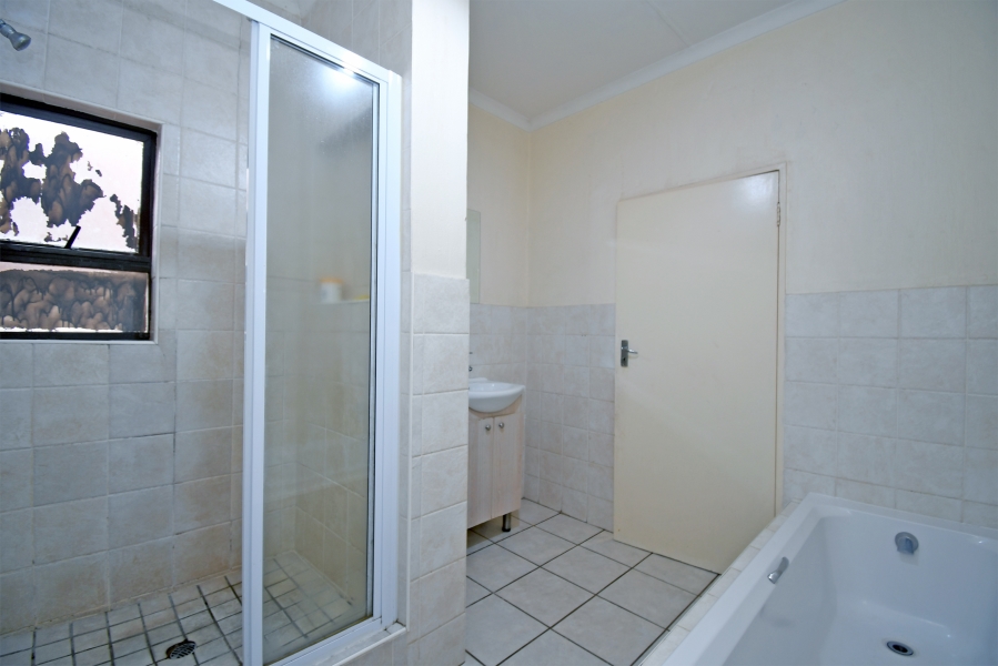 2 Bedroom Property for Sale in North Riding Gauteng