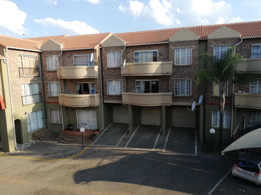 1 Bedroom Property for Sale in Rooihuiskraal North Gauteng