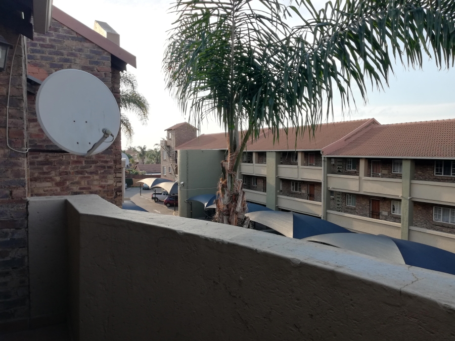 1 Bedroom Property for Sale in Rooihuiskraal North Gauteng