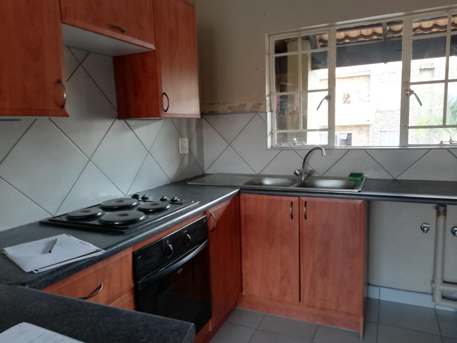 1 Bedroom Property for Sale in Rooihuiskraal North Gauteng