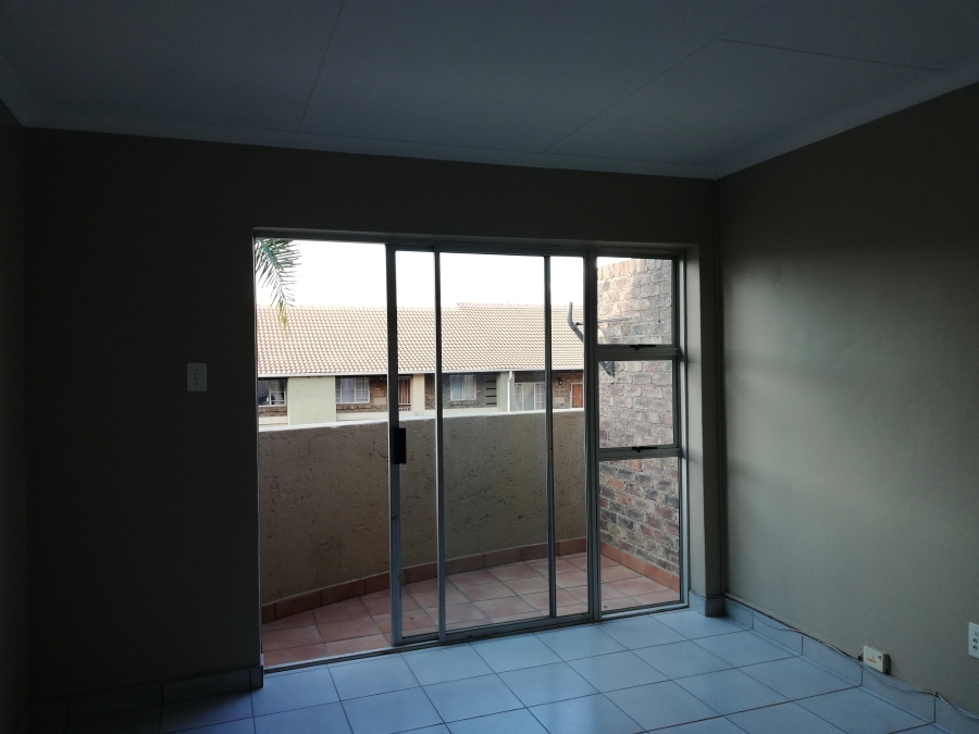 1 Bedroom Property for Sale in Rooihuiskraal North Gauteng