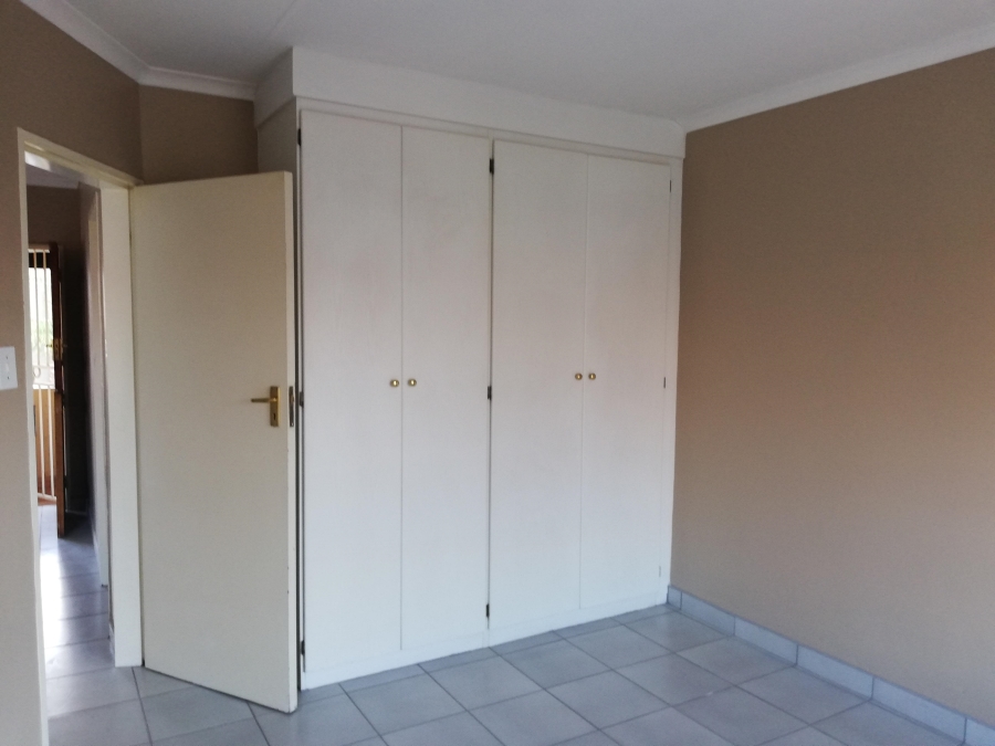 1 Bedroom Property for Sale in Rooihuiskraal North Gauteng
