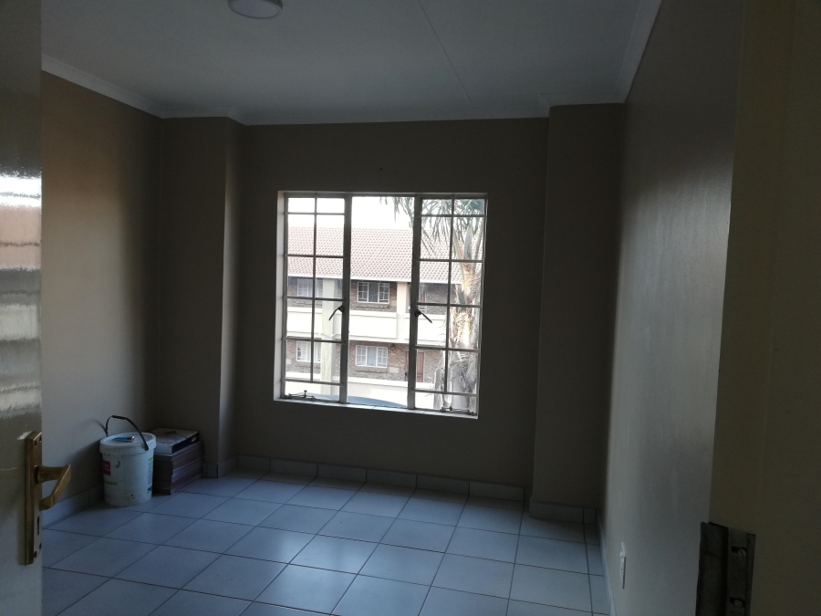 1 Bedroom Property for Sale in Rooihuiskraal North Gauteng