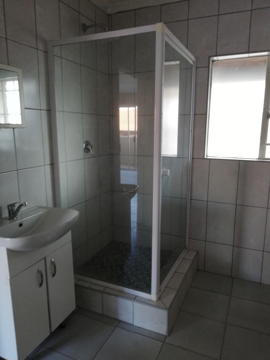 1 Bedroom Property for Sale in Rooihuiskraal North Gauteng