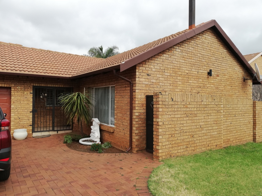 3 Bedroom Property for Sale in Amberfield Glen Gauteng
