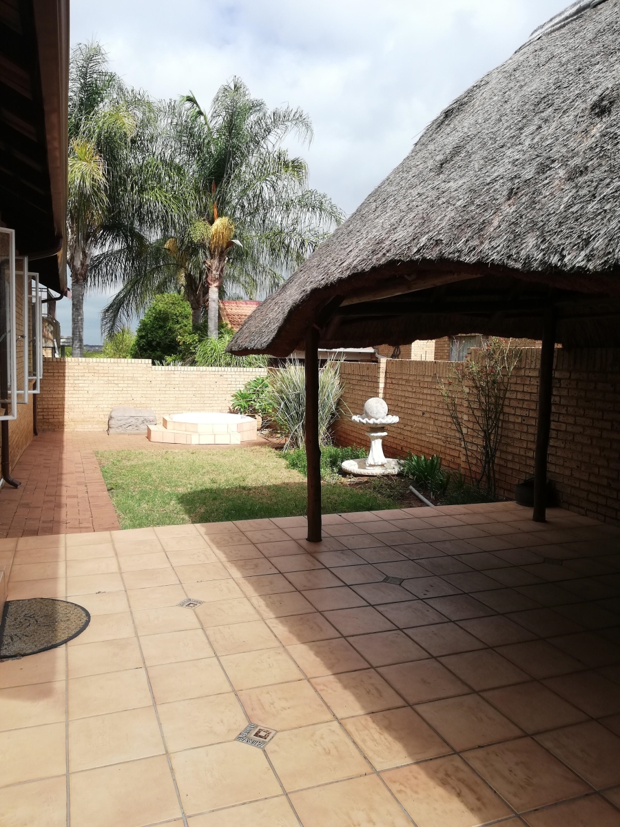3 Bedroom Property for Sale in Amberfield Glen Gauteng