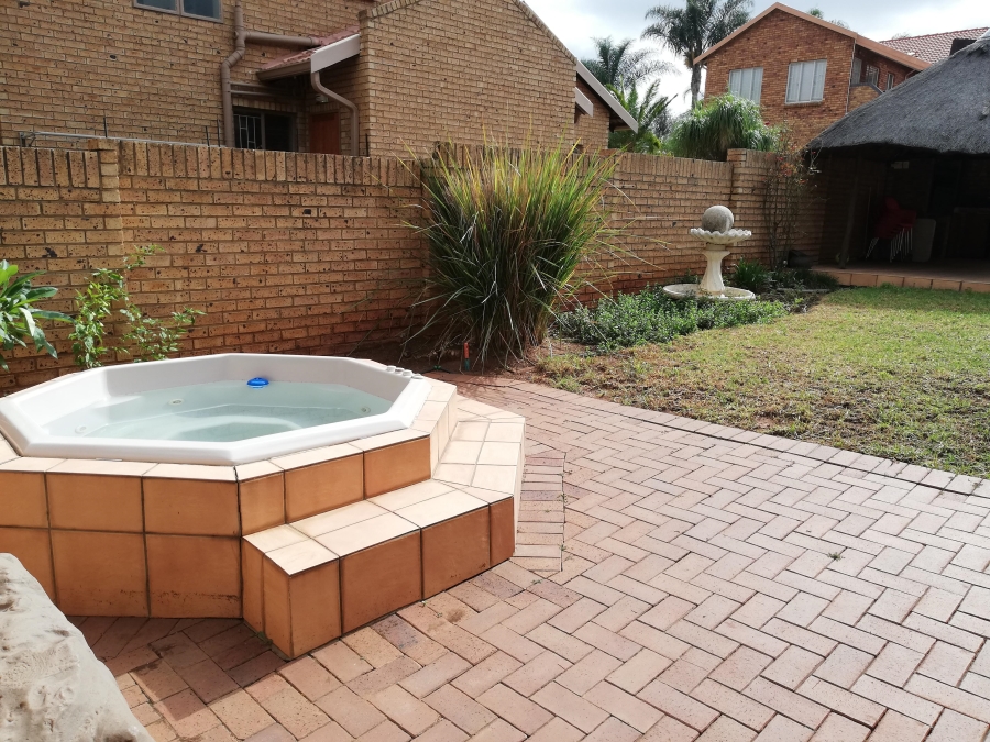 3 Bedroom Property for Sale in Amberfield Glen Gauteng