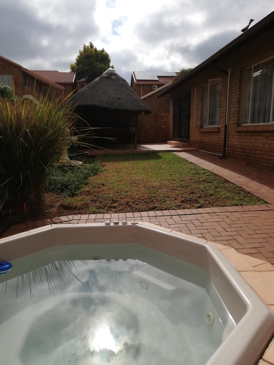 3 Bedroom Property for Sale in Amberfield Glen Gauteng