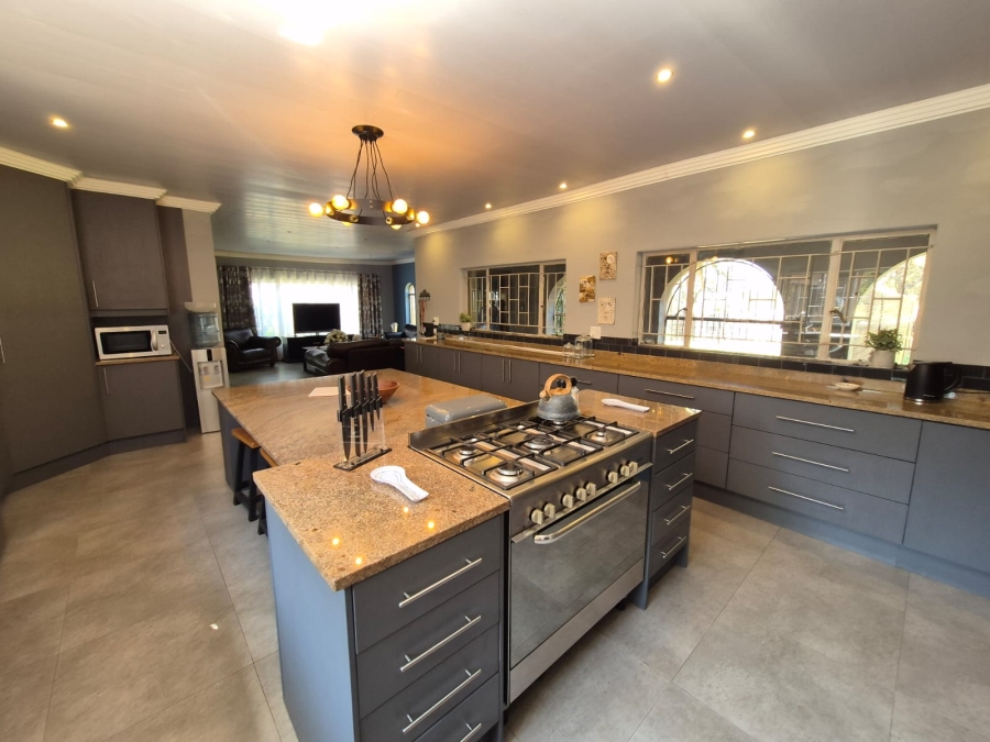4 Bedroom Property for Sale in Houtkop A H Gauteng