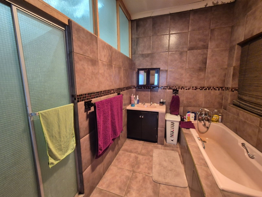 4 Bedroom Property for Sale in Houtkop A H Gauteng