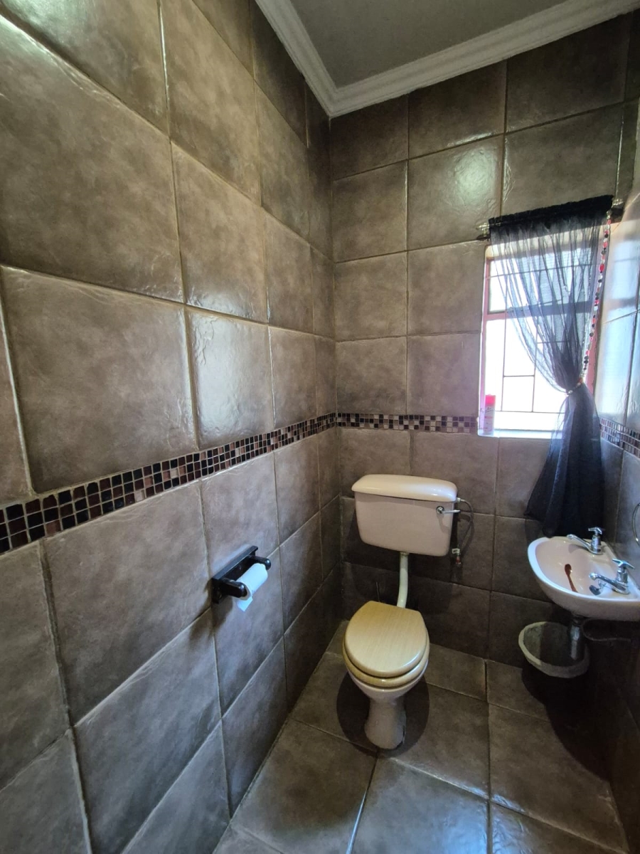 4 Bedroom Property for Sale in Houtkop A H Gauteng