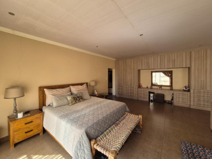 4 Bedroom Property for Sale in Houtkop A H Gauteng